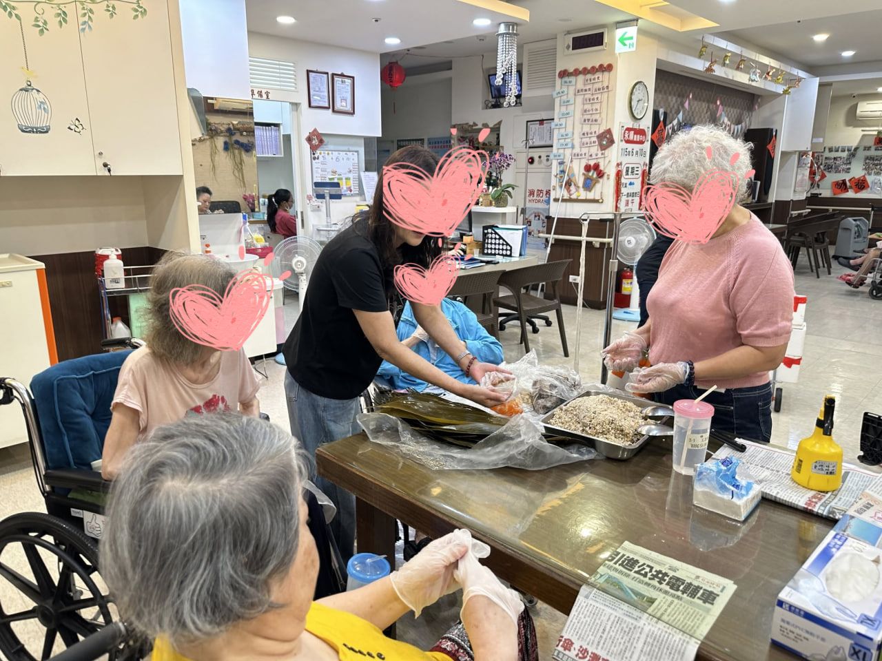 共學與你志工陪伴長輩一起包粽子