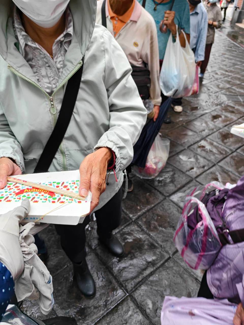 颱風天雨天裡的公益溫暖行動