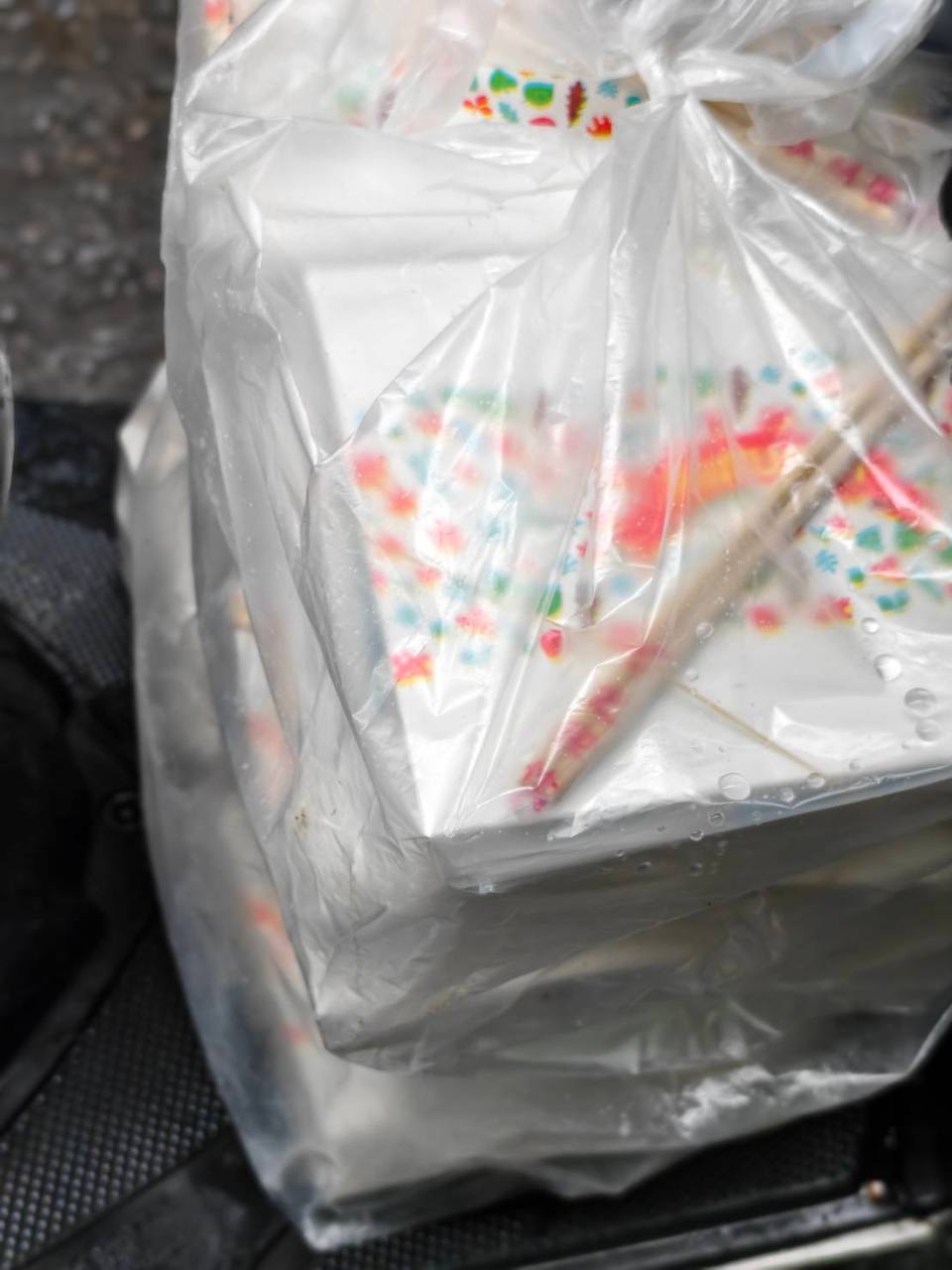 龍山寺送餐公益活動風雨中溫馨合照